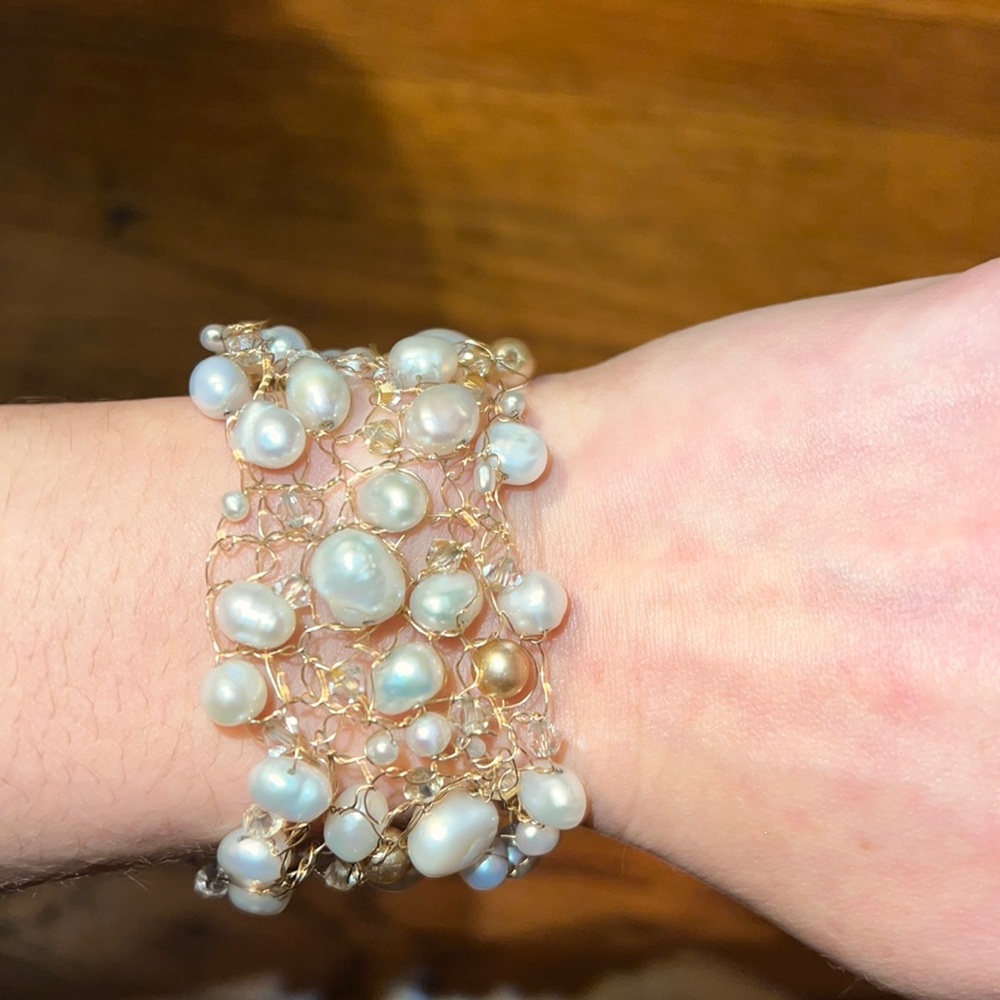 Beaded wire Pearl bracelet very 90s y2k